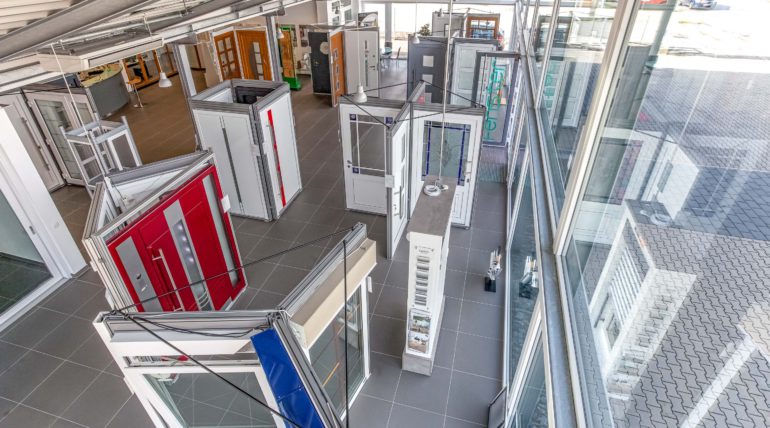 Ausstellung für Fenster, Türen, Rollladen, Sichtschutz